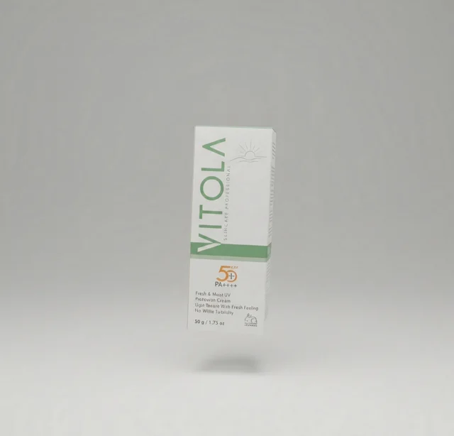 کرم ضد آفتاب آبرسان و طراوت‌بخش ویتولا (SPF 50+)
